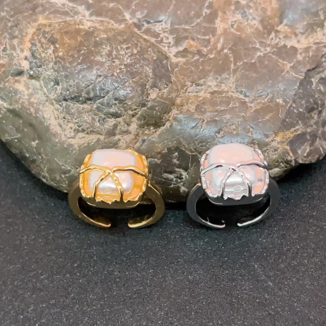 Vintage Pattern Three-Stone Dark Night Protection Ring